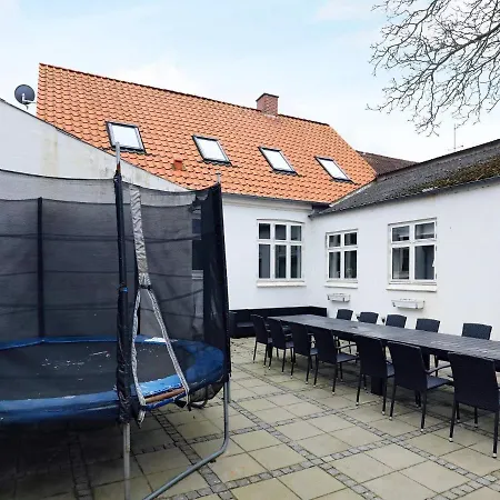 16 Person Holiday In Rudk Bing *